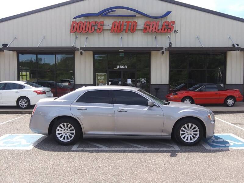 2014 Chrysler 300 for sale at DOUG'S AUTO SALES INC in Pleasant View TN