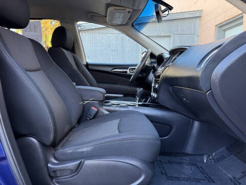 2017 Nissan Pathfinder SV