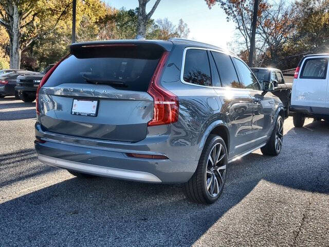 2022 Volvo XC90 T6 Momentum 6-Passenger