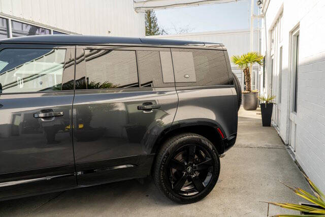 2023 Land Rover Defender 11