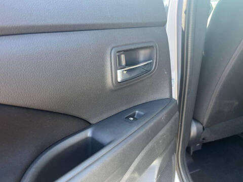 2016 Mitsubishi Outlander SE