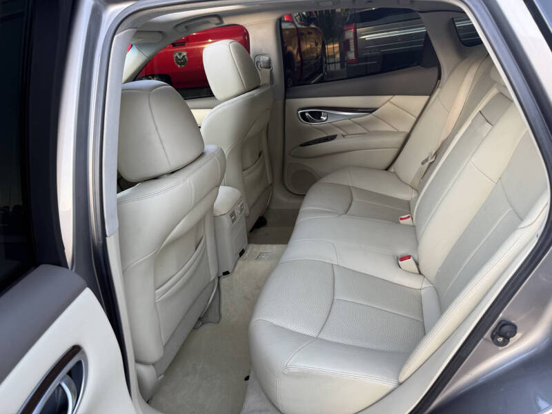 2012 Infiniti M37