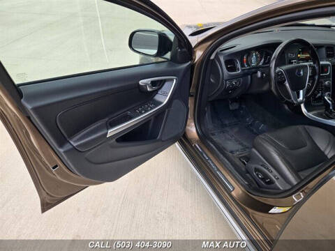 2016 Volvo V60 Cross Country T5