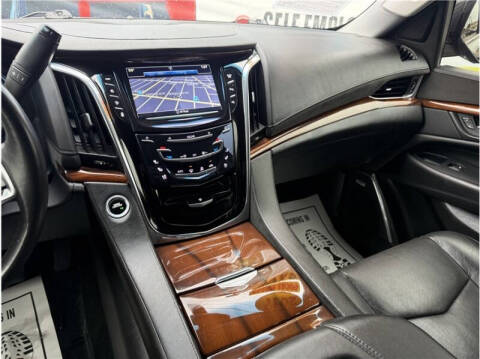 2017 Cadillac Escalade Standard