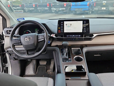 2022 Toyota Sienna LE 8-Passenger