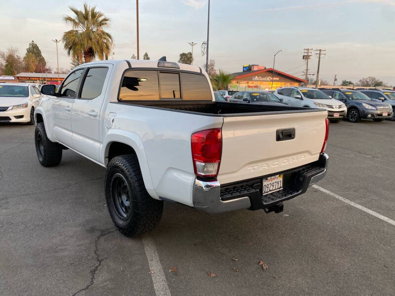 2017 Toyota Tacoma SR5 photo 5