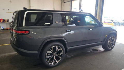 2024 Rivian R1S
