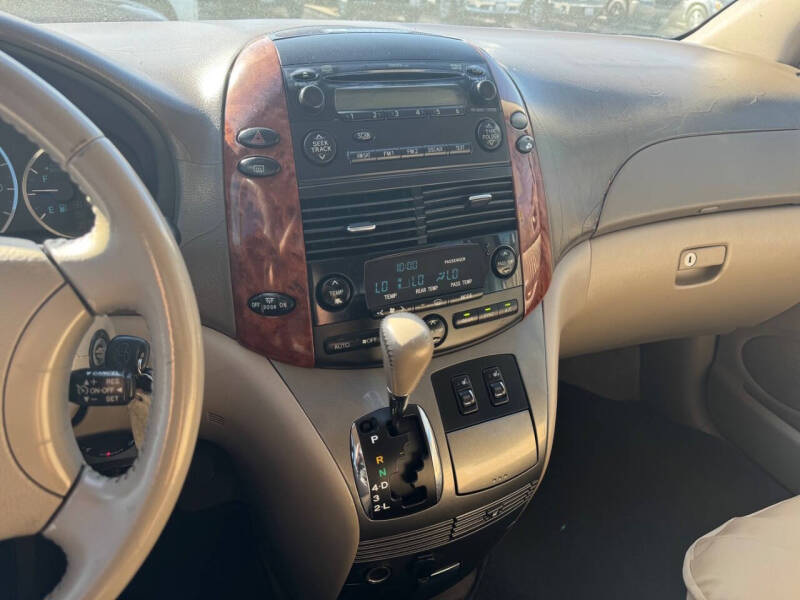 2004 Toyota Sienna XLE 7 Passenger