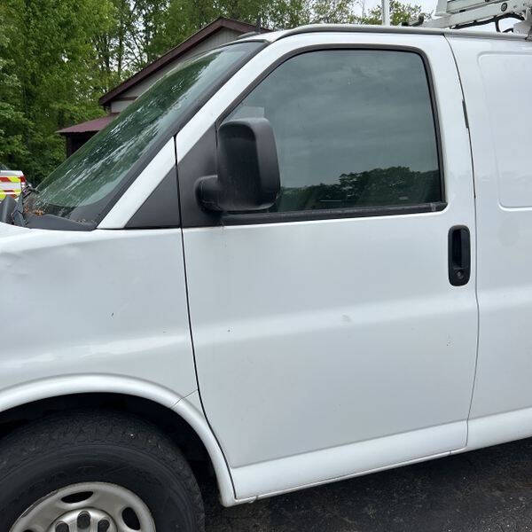 2015 Chevrolet Express Cargo Work Van's photo