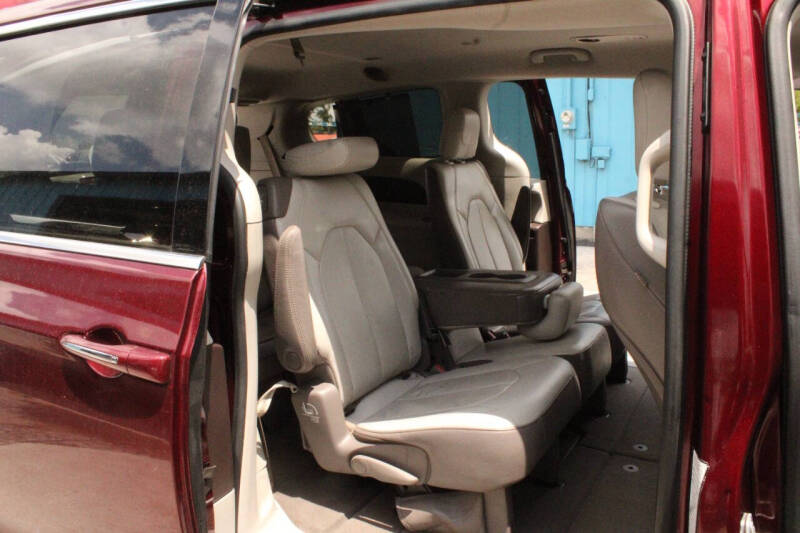 2017 Chrysler Pacifica Touring-L