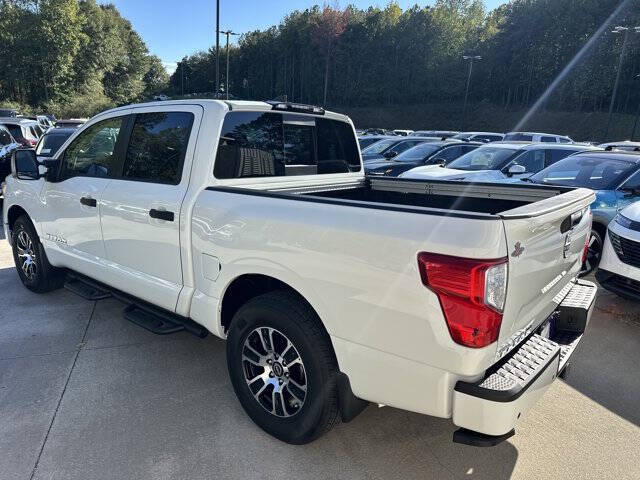 2024 Nissan Titan SV