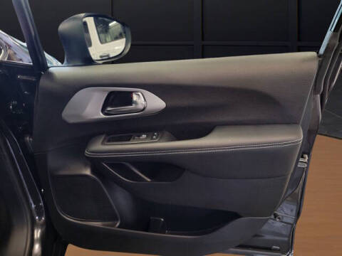 2023 Chrysler Pacifica Plug-In Hybrid Touring L