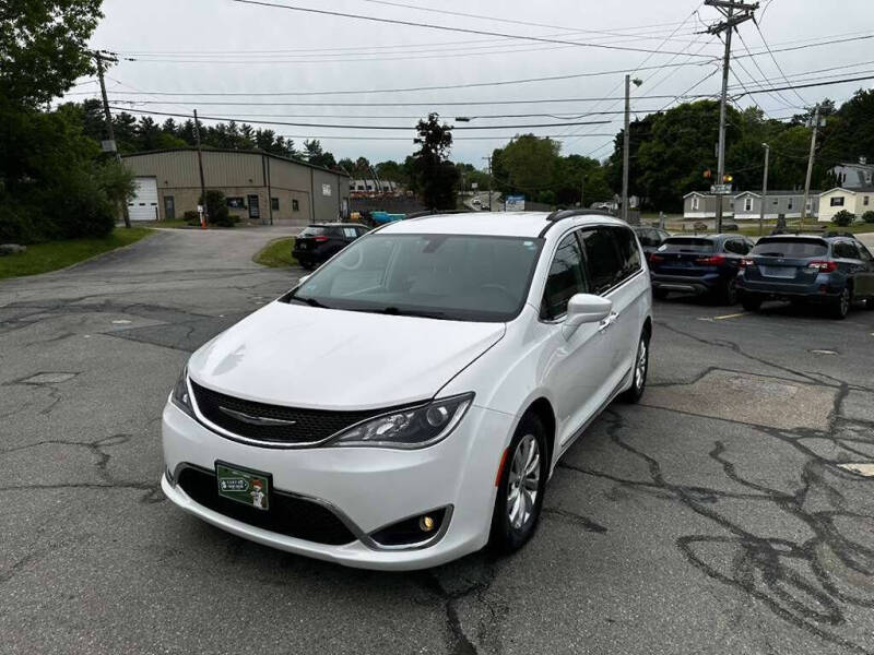 2017 Chrysler Pacifica Touring-L