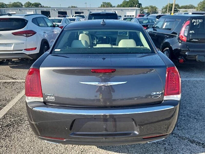 2018 Chrysler 300