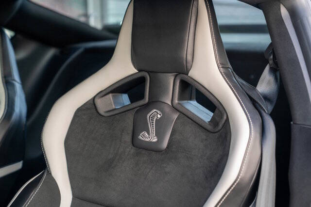 2020 Ford Mustang 13