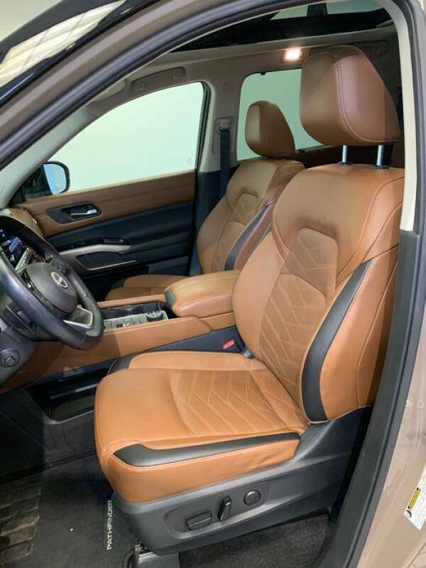 2023 Nissan Pathfinder Platinum