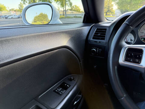 2012 Dodge Challenger SXT