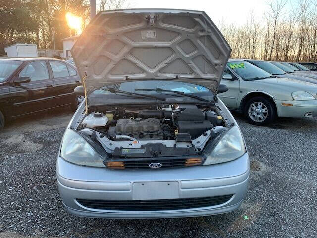 Silver 2003 Ford Focus SE SE 4dr Sedan 2