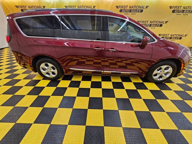 2017 Chrysler Pacifica Touring-L Plus