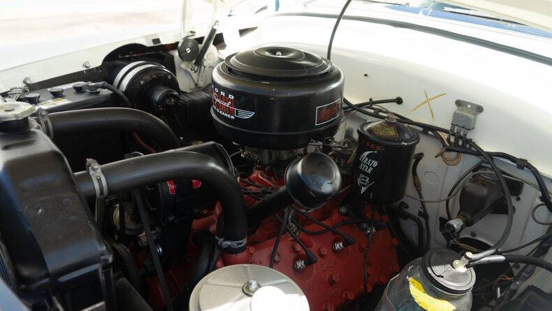 1953 Ford Crestline