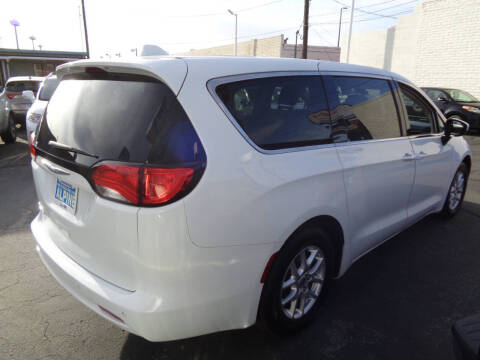 2017 Chrysler Pacifica LX