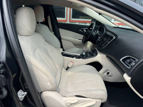 2016 Chrysler 200 Limited