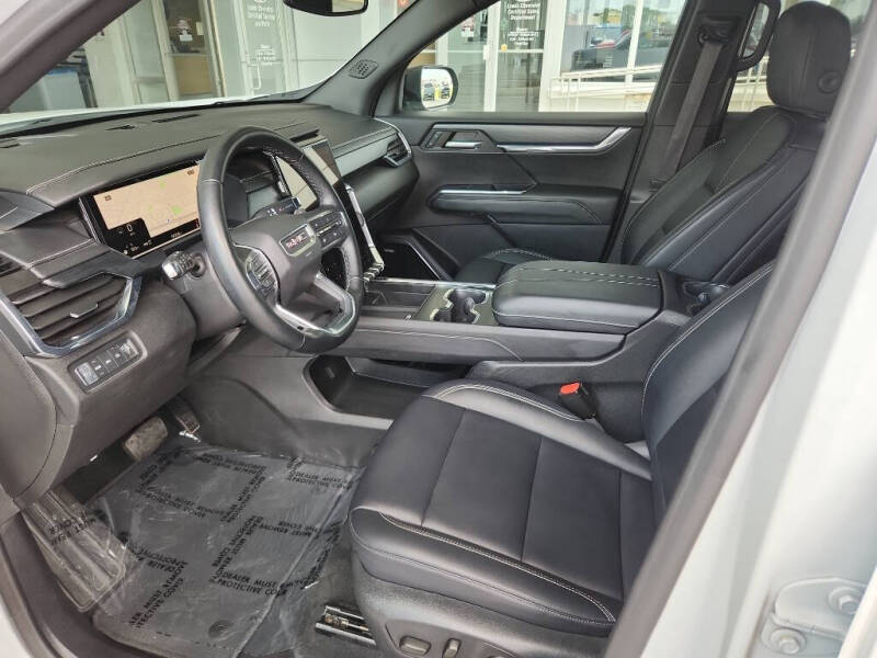 2024 GMC Acadia Elevation
