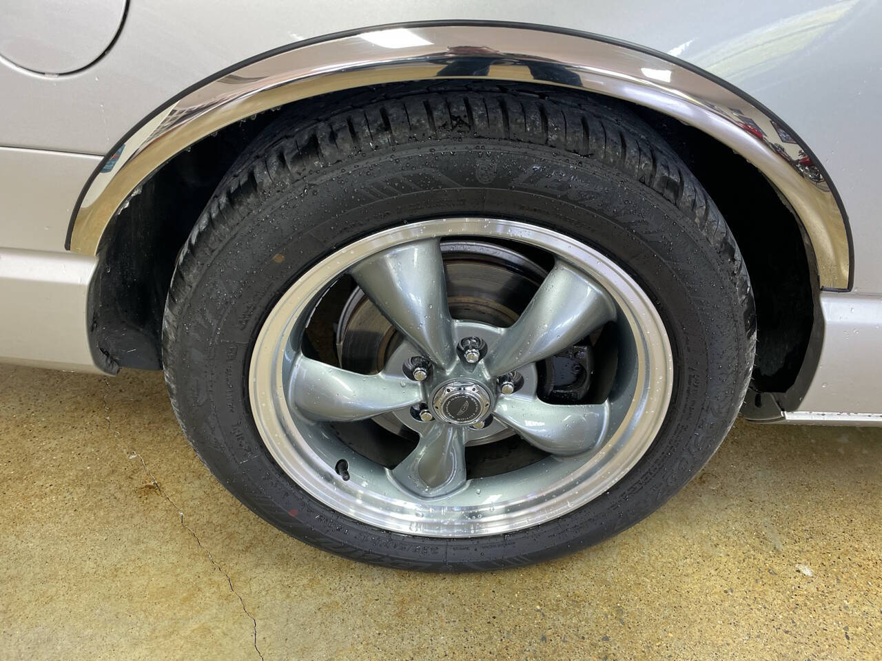 2004 Ford Thunderbird 8