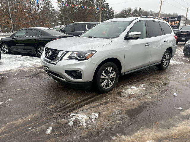 2020 Nissan Pathfinder SL's photo