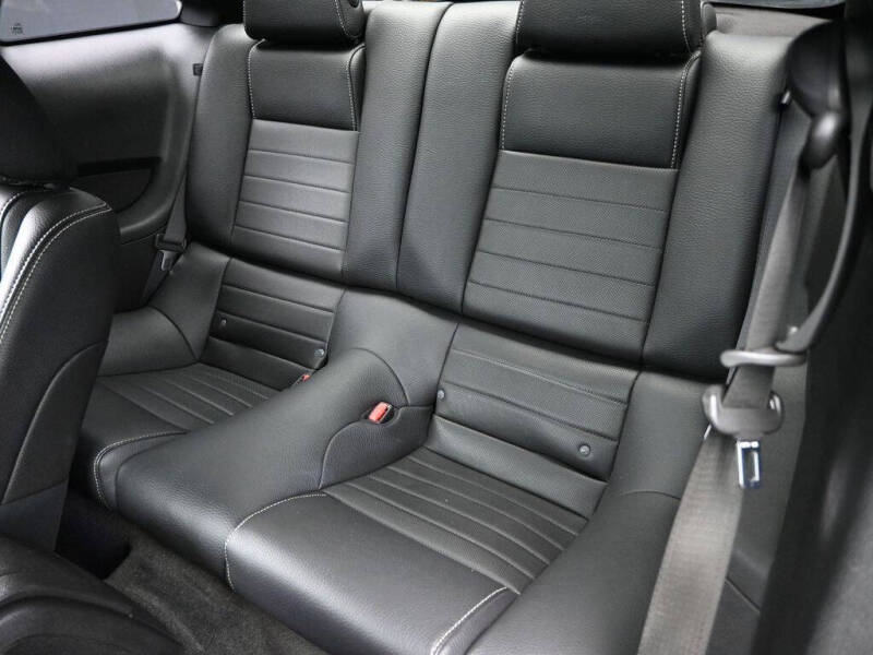 2011 Ford Mustang V6