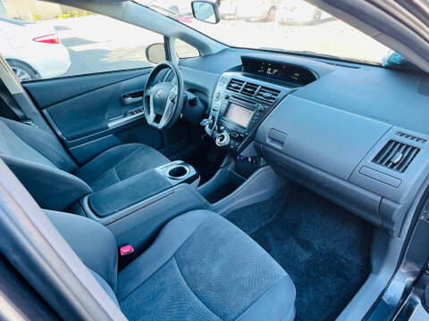 2014 Toyota Prius v Three