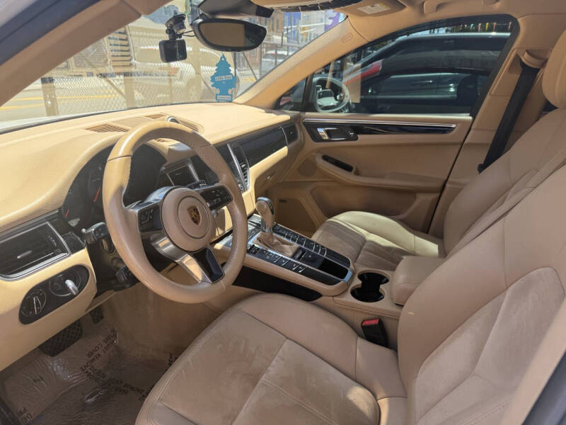 2017 Porsche Macan