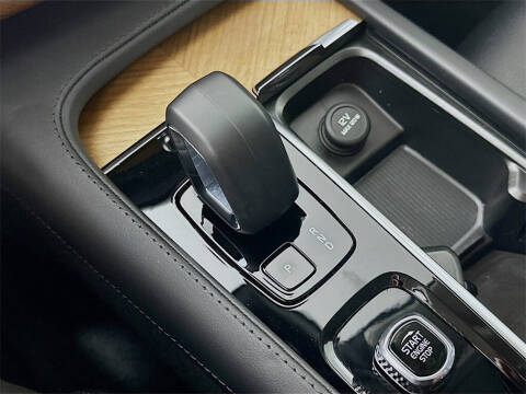 2023 Volvo XC90 B5 Plus Bright Theme