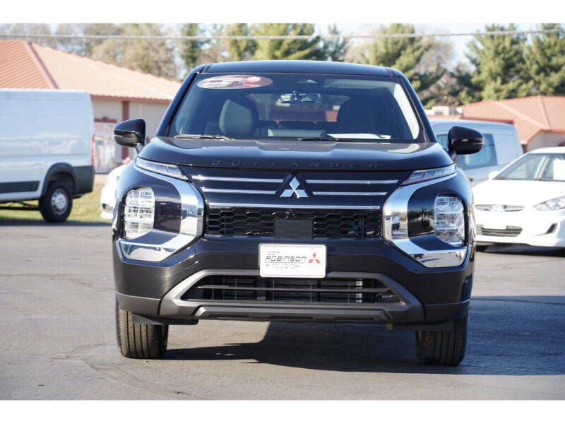 2025 Mitsubishi Outlander ES