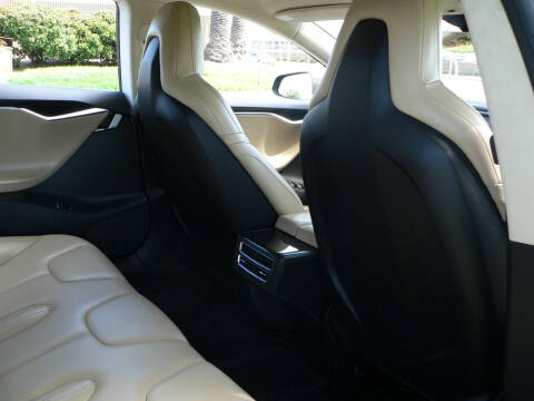 2015 Tesla Model S 70D