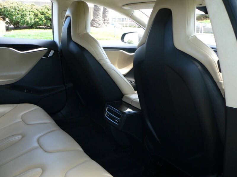 2015 Tesla Model S 70D
