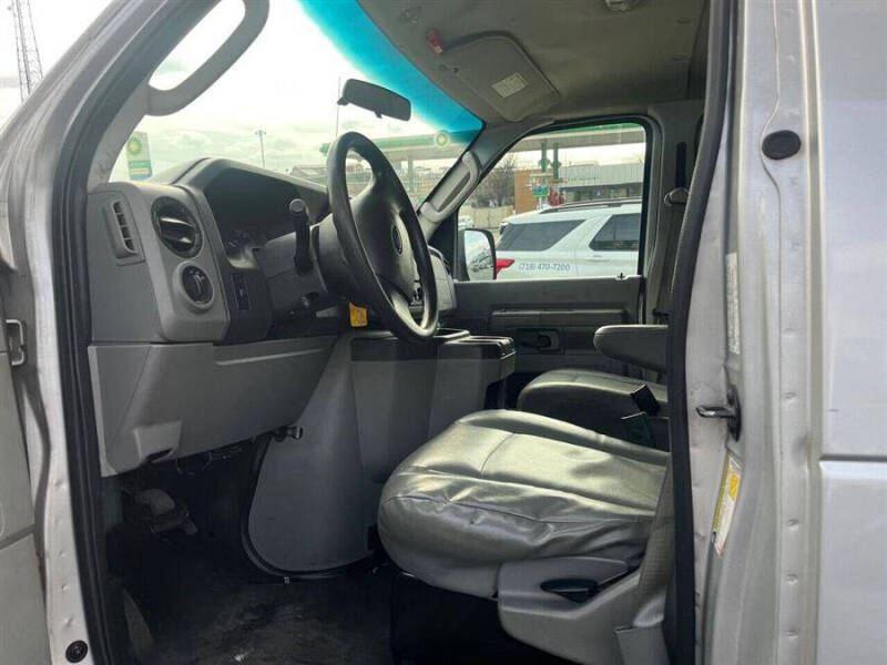 2011 Ford E-Series E-150 XLT