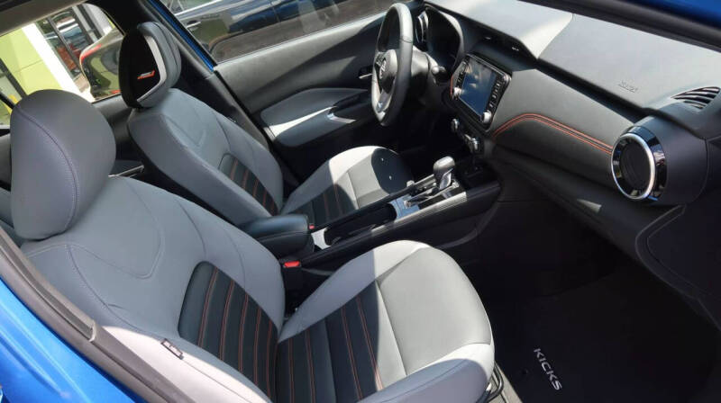 2023 Nissan Kicks SR