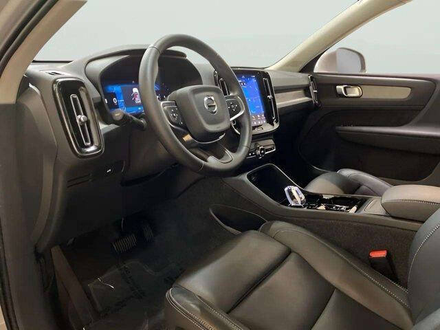 2025 Volvo XC40 B5 Plus Bright Theme