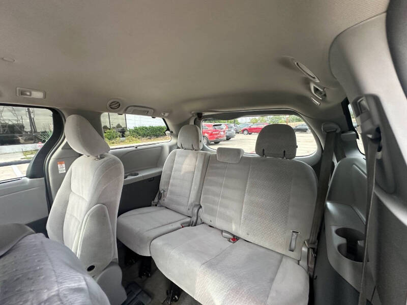 2015 Toyota Sienna LE 8-Passenger