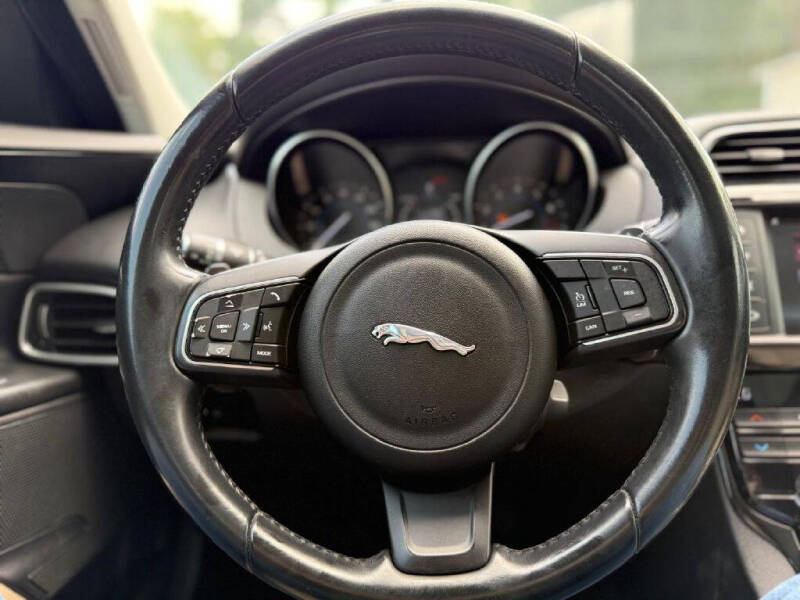 2017 Jaguar XE 25t
