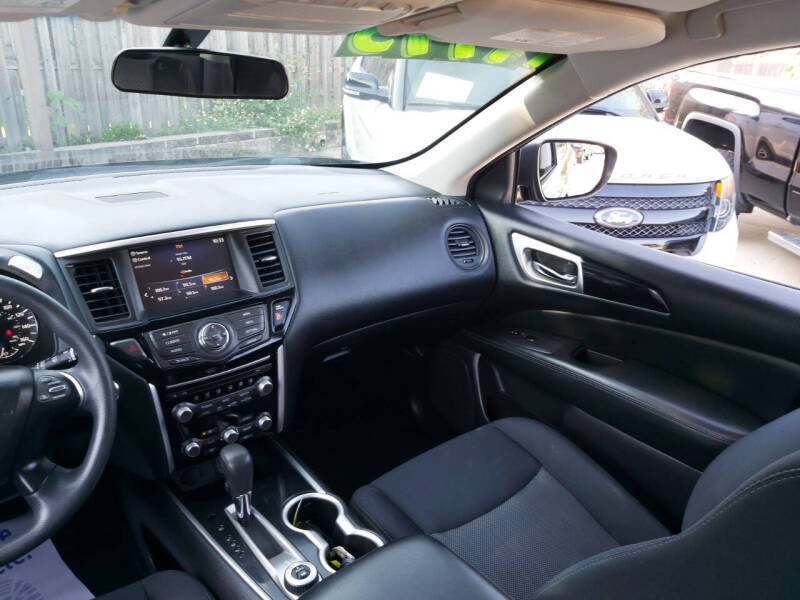 2018 Nissan Pathfinder SV