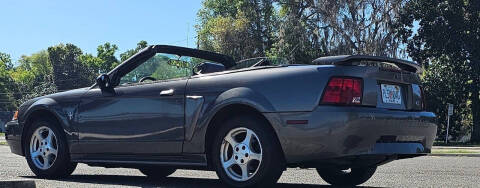 2003 Ford Mustang Deluxe