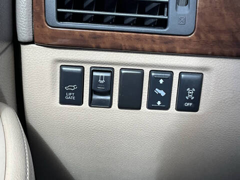 2011 Nissan Armada Platinum