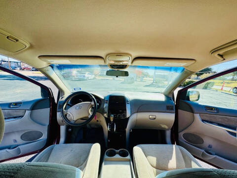 2010 Toyota Sienna LE 7-Passenger