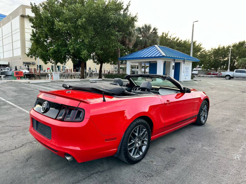 2013 Ford Mustang V6 Premium photo 19