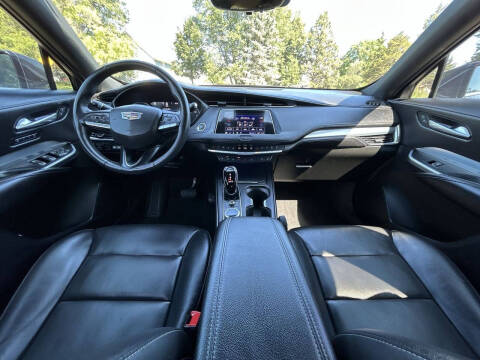 2022 Cadillac XT4 Premium Luxury