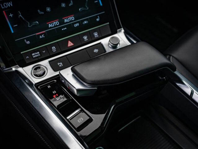 2022 Audi e-tron quattro Premium