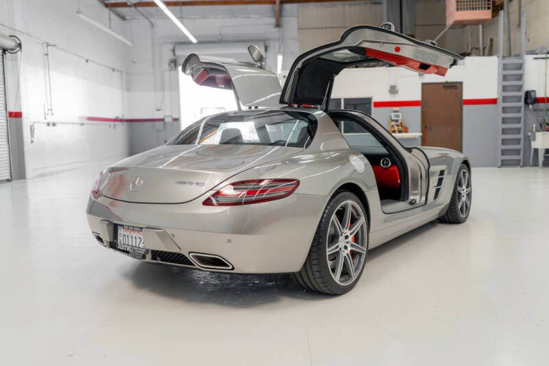 2012 Mercedes-Benz SLS AMG null photo 9