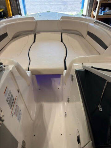 2018 Chaparral 244